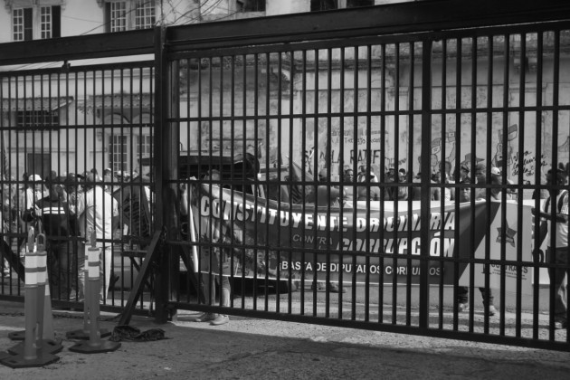 Una de las protestas en los últimos días, producto de la discusión en la Asamblea Nacional de las reformas constitucionales. Foto: Víctor Arosemana. Epasa.