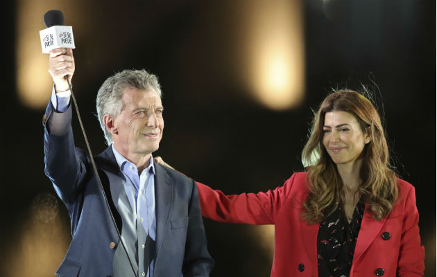 El opositor peronista Alberto Fernández con su candidata a vicepresidenta, Cristina Fernández de Kichner. Foto: AP.