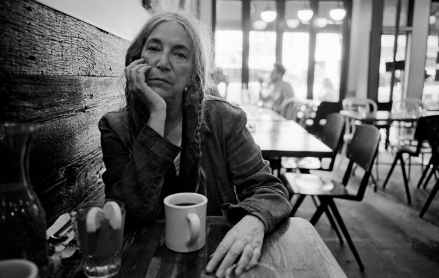 Patti Smith dijo que cuando las personas cercanas a uno mueren, “es como si dejaran un pequeño regalo”. Foto/ Andre D. Wagner para The New York Times.