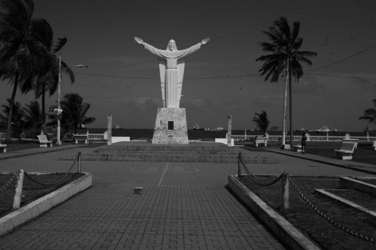 Colón reúne las condiciones que le permiten desarrollar este proyecto de inversión, que suplantaría a la debilitada zona libre. Ambos, puerto libre y zona libre,  darían a la provincia una importante inyección económica. Foto: Archivo.