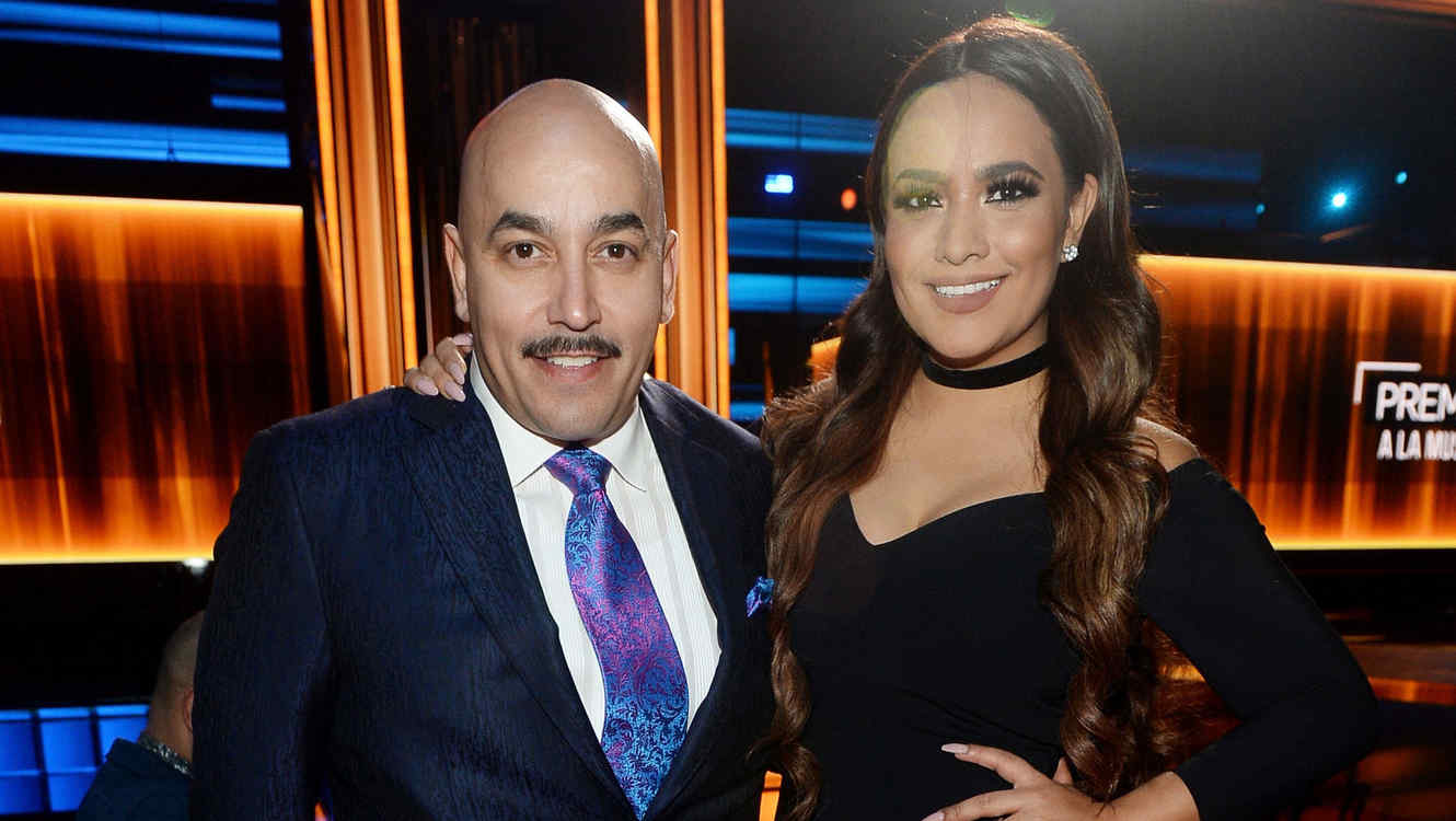 Lupillo Rivera y Mayeli Alonso. Foto: https://lineadirectaportal.com