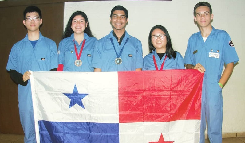 Chicos representantes de Panamá. Foto: Senacyt