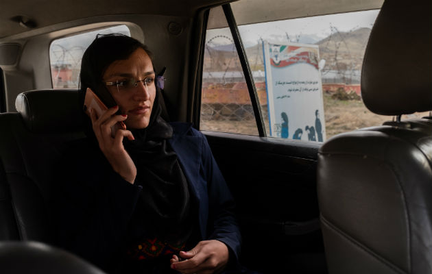 Zarifa Ghafari dijo que su “trabajo es hacer que la gente crea en los derechos de la mujer”. Foto/ Jim Huylebroek para The New York Times.