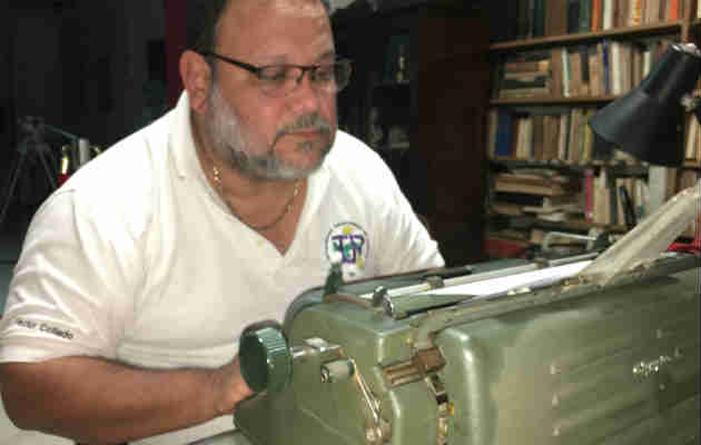La invasión no dejó ninguna enseñanza al panameño, afirma el poeta Héctor Collado. Juan Carlos Lamboglia