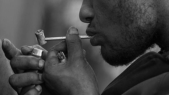 El 'crack' es una forma de cocaína, fragmentada en pequeños pedazos o “piedras”,  barata, sencilla de producir y altamente remunerativa para los traficantes. Foto: EFE.