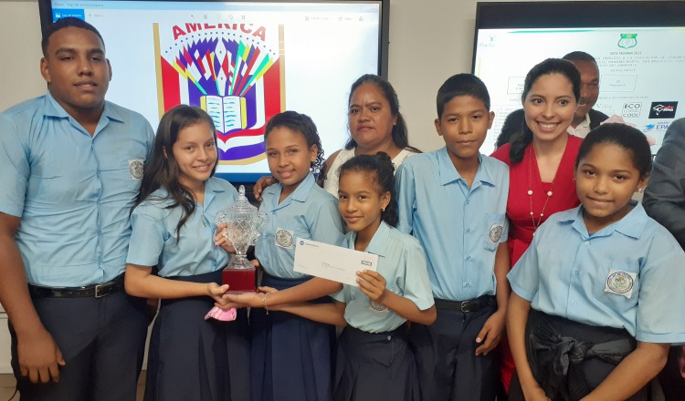 Los chicos levantaron la Copa Pachamá 2019.  Foto: Santos J. Oliveros C.