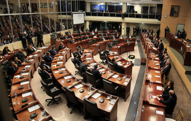 Los diputados aprobaron en tercer debate la propuesta de reforma constitucional el pasado lunes, lo que generó protestas de varios sectores de la vida política. Foto: Panamá América.