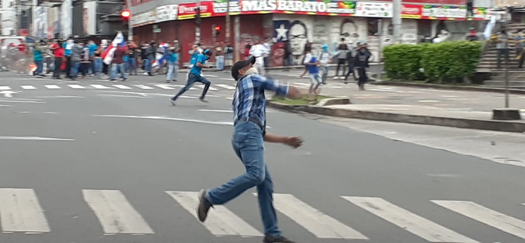 Las protestas contras reformas constitucionales, en los últimos días, han terminado en disturbios.