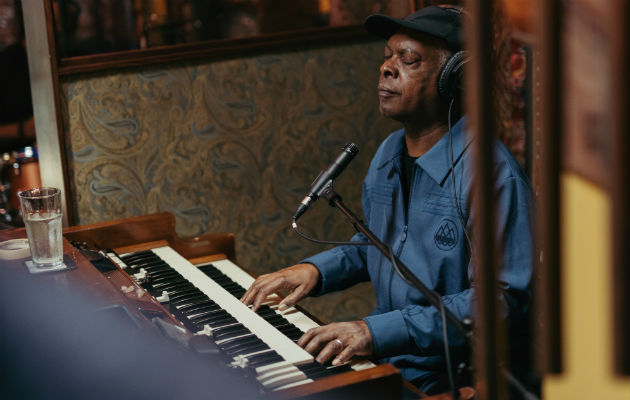 Booker T. Jones, un tecladista para generaciones de músicos, encarnó el sonido del soul de los 60 y 70. Foto/ Erik Carter para The New York Times.