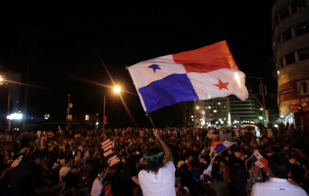 Por cuarto día consecutivo se registraron protestas en la Plaza 5 de Mayo. Foto: EFE