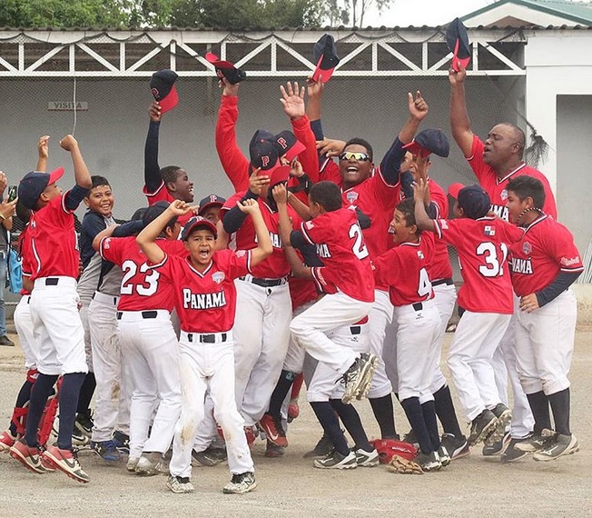 Jugadores de Panamá festejan. Foto:Fedebeis