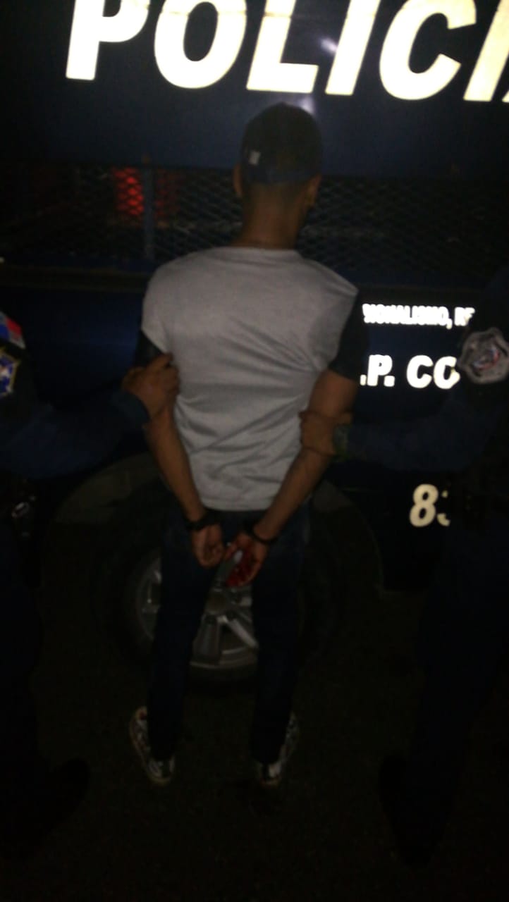 El detenido fue herido en la muñeca y al momento de revisarlo portaba armas y municiones. Foto/Diómedes Sánchez
