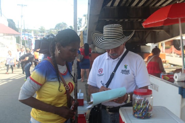 El Ministerio de Salud realizo un operativo en las rutas del desfile en San Miguelito. Foto: Cortesía 