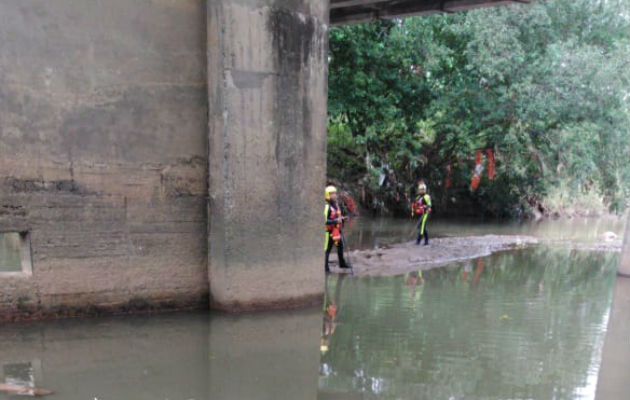 Búsqueda en el río Juan Díaz.