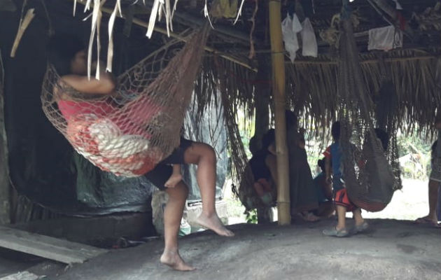  Estos menores  forman parte del mismo núcleo familiar del niño que falleció en Majagual, distrito de Barú. Foto: Mayra Madrid. 