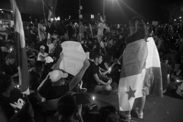 Emergen fuerzas motrices que obligan a nuevos paradigmas; la juventud, los retirados, las capas medias y la pequeña burguesía, todos con un denominador común; sienten y viven la incertidumbre. Foto: Víctor Arosemena.