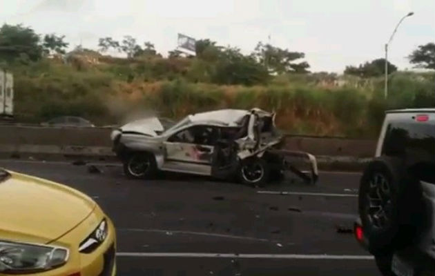 Varios de los automóviles implicados en el accidente resultaron con pérdida total. Foto: Eric A. Montenegro.