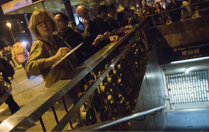 Imagen de protestas por la visita del Rey a la capital catalana. EFE