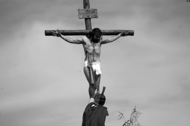 Cuando veo tus llagas benditas en tu cuerpo muerto en el madero, contemplo el pecado del mundo y nuestras manos manchadas de sangre por haberte asesinado. Foto: Archivo.