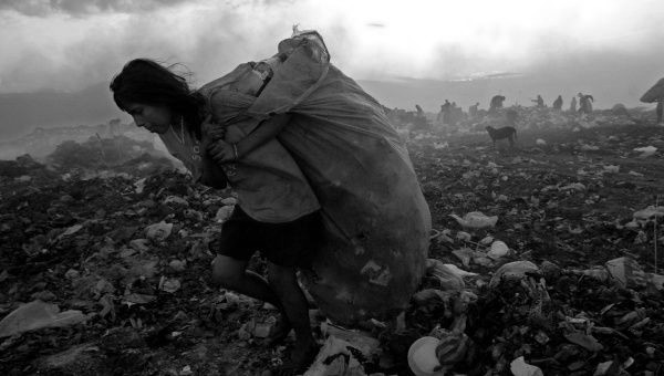 La pésima distribución de la riqueza sigue siendo nuestro punto de quiebre, cuya mayor afectación la siguen cargando y padeciendo los más pobres, los más rurales y las minorías de nuestro país. Foto: EFE.