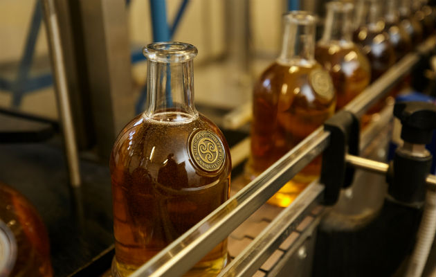 La Destilería Kilchoman exporta 80 % de su whiskey y vende 40 mil botellas al año a Estados Unidos. Foto/ Suzie Howell para The New York Times.