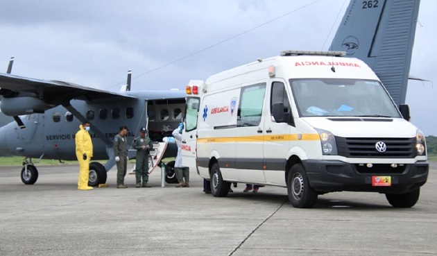 Servicio Nacional Aeronaval el traslado del menor para ser hospitalizado. Foto: Cortesía