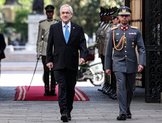 El presidente de Chile, Sebastián Piñera, busca con un congreso constituyente tratar de calmar las manifestaciones que ya llevan 25 días. FOTO/AP