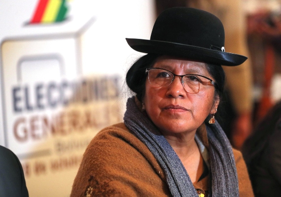 María Eugenia Choque, era la presidenta del Tribunal Supremo Electoral de Bolivia  renunció  al cargo y se puso a órdenes de las autoridades para ser investigada.