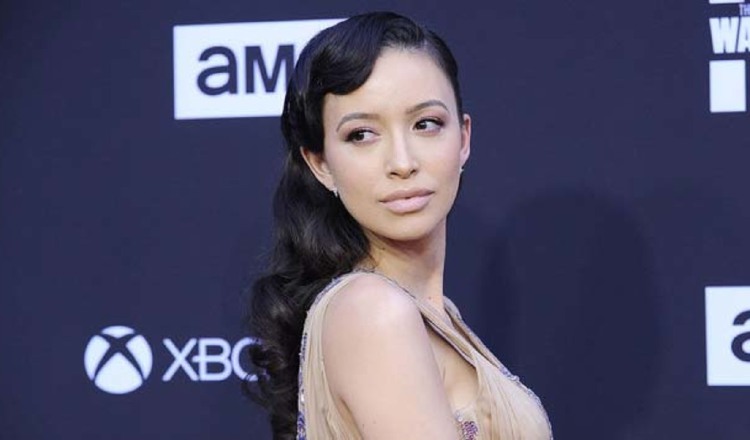 Christian Serratos interpretará a Selena. 