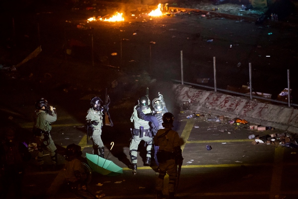 Los estudiantes se atrincheraron en Universidad Politécnica de Hong Kong. FOTO/AP