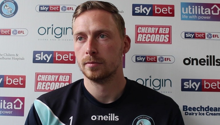 Ryan Allsop reportó lo que escuchaba de los fanáticos Foto Wycombe Wanderers 