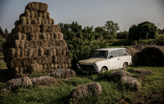 Istvan Teichel, un granjero, dijo que la gente que se queja de los subsidios se expone a intimidaciones. Su granja. Foto/ Akos Stiller para The New York Times.