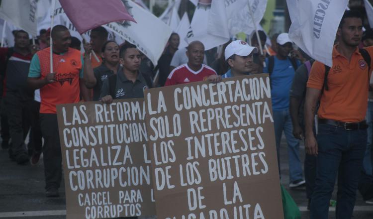 Más grupos de la sociedad civil hacen presión para que se elimine el paquete de reformas. Foto: Victor Arosemena