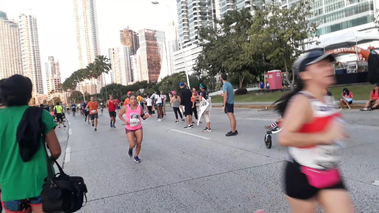 Corredores participantes en la Maratín Internacional de Panamá.