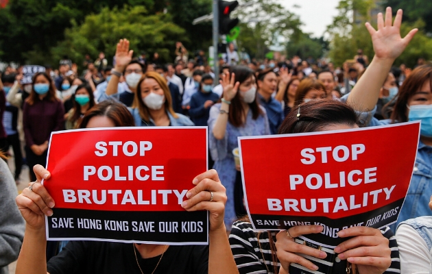 Después de más de cinco meses de protestas contra el gobierno en Hong Kong, el riesgo se está volviendo mortal. Foto: EFE/EPA/FAZRY ISMAIL