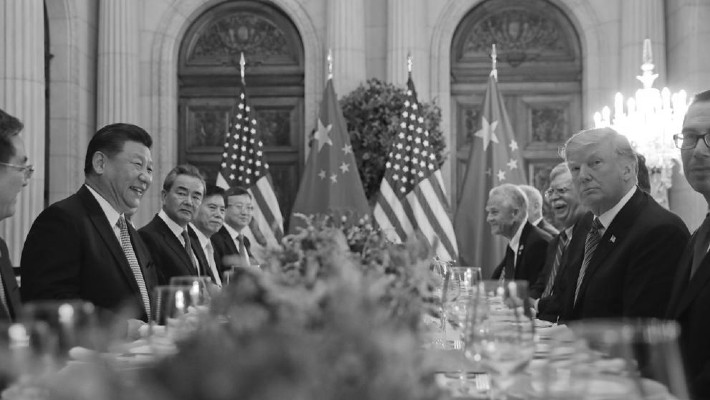 Una de las reuniones entre Donald Trump (a la derecha) y Xi Jinping (a la izquierda) en diciembre del año pasado, en Argentina, para pactar una tregua comercial. Foto: AP.