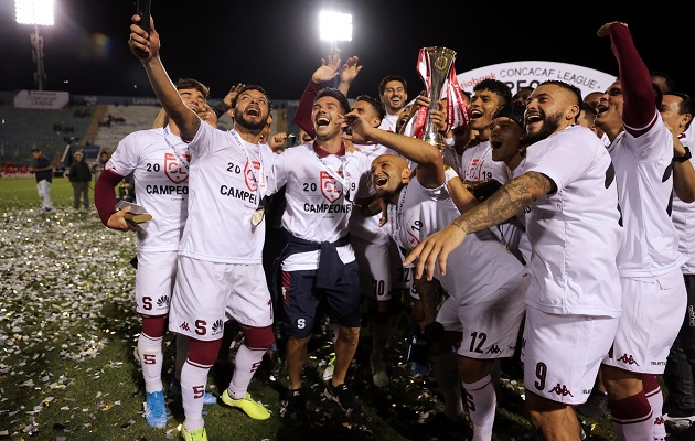 Jugadores del Saprissa festejan. Foto:EFE