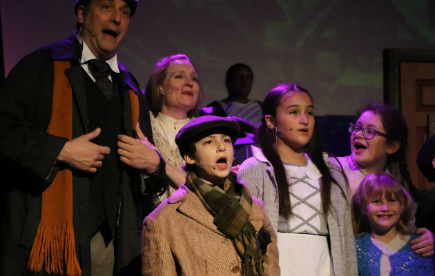 Jonathan Rizzo, un niño de 12 años con distrofia muscular, interpretó a Tiny Tim en Texas el año pasado. Foto/ North Texas Performing Arts.