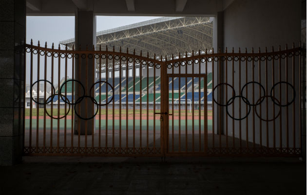 Ruzhou, China, pagó grandes proyectos con ayuda del Gobierno. Luego se acabó el dinero, Un estadio allí. Foto/ Gilles Sabrié.