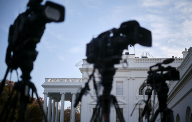 Menos de la mitad de los estadounidenses confía ahora en los medios, reporta Gallup. Una vista de la Casa Blanca. Foto/ T.J. Kirkpatrick.