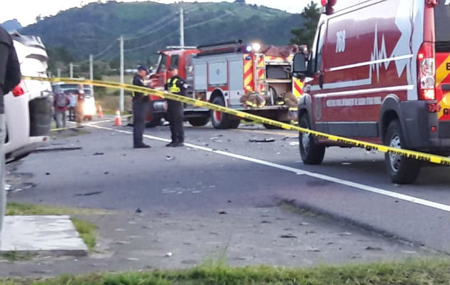 La víctima falleció en el lugar del accidente, mientras que el resto de los  heridos fueron trasladados al Minsa Capsi de Volcán. Foto: José Vásquez. 