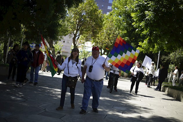 Bolivia continúa paralizada una semana después de la renuncia de Evo Morales El pedido de pacificación del país es prácticamente general, principalmente para atenuar los conflictos que en los últimos días se presentaron en La Paz y Sacaba, una pequeña ciudad cercana a Cochabamba, en el centro del país.