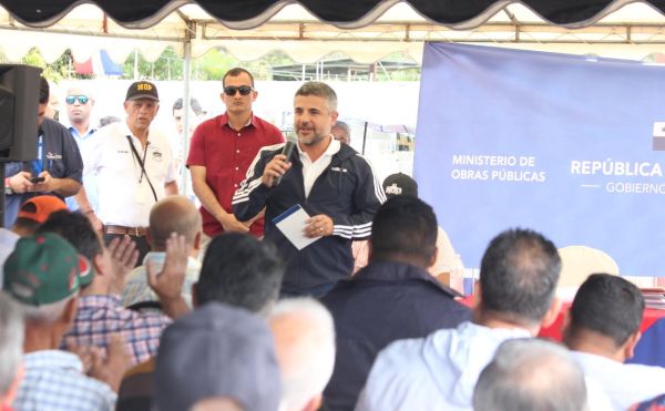 Más de 500 personas asistieron a la consulta pública del proyecto, en Volcán. Foto de Cortesía