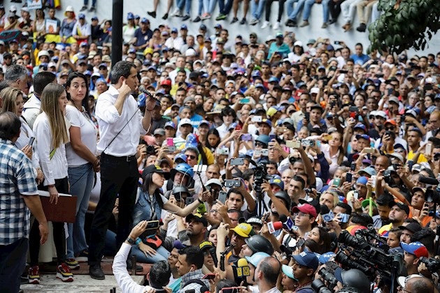 En la presunta carta también aparece la firma del presidente de la Comisión de Contraloría, Freddy Superlano, quien se encuentra exiliado desde hace varios meses.