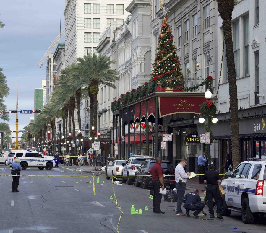  El tiroteo ocurrió en una zona comercial concurrida de Canal Street que tiene vías de tranvía y está cerca de varios hoteles. FOTO/AP