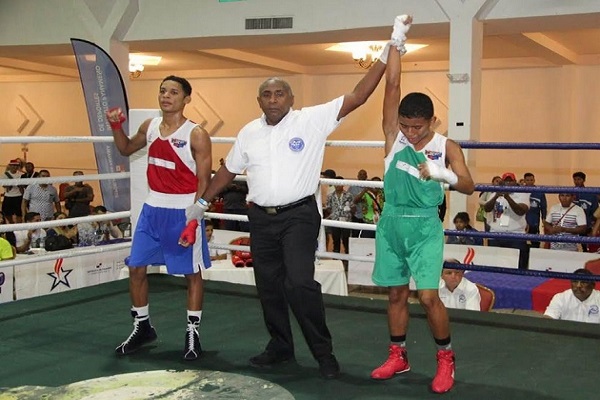 Miguel Bernal de Darién se adjudica el título de campeón en la categoría de los 49 kilogramos.