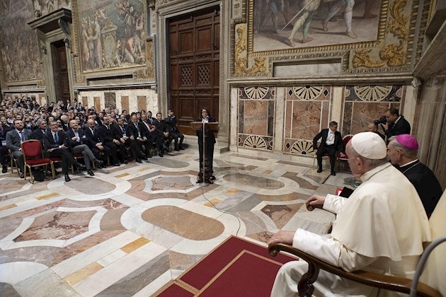 El diario romano no comunicó la fecha de la operación, aunque se cree que pudo ser en el pasado verano, cuando limitó sus actividades, ya que el Vaticano no lo ha confirmado.