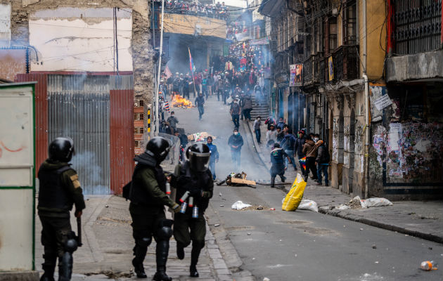 El reemplazo de Evo Morales, primer presidente indígena de Bolivia, ha incitado protestas en La Paz y otras ciudades. Foto/ Federico Rios.