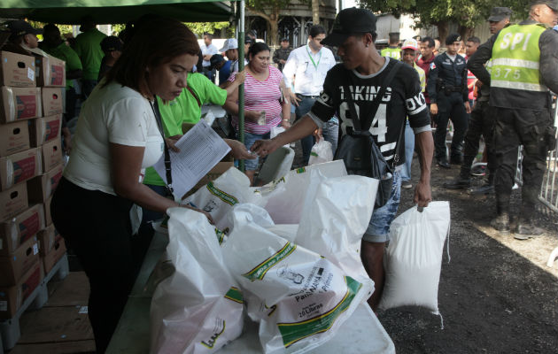 Unos 5,000 funcionarios entre el Mida y el IMA que van a estar comercializando los productos en las Naviferias.