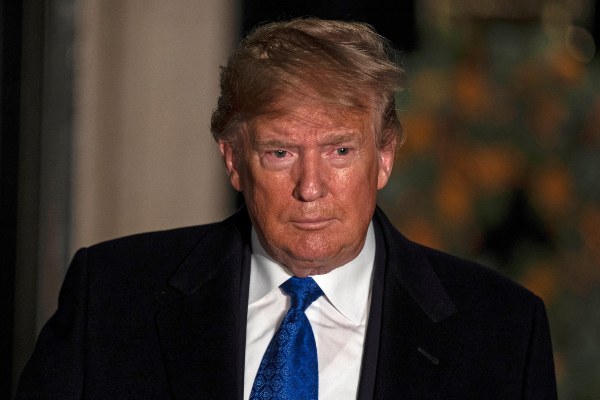 El presidente Donald  Trump ha negado que la suspensión este año de la entrega de casi $400 millones en ayuda a Ucrania o su reticencia a programar una reunión con Zelenski tuvieran que ver con su insistencia en que Kiev investigara a Biden. FOTO/AP